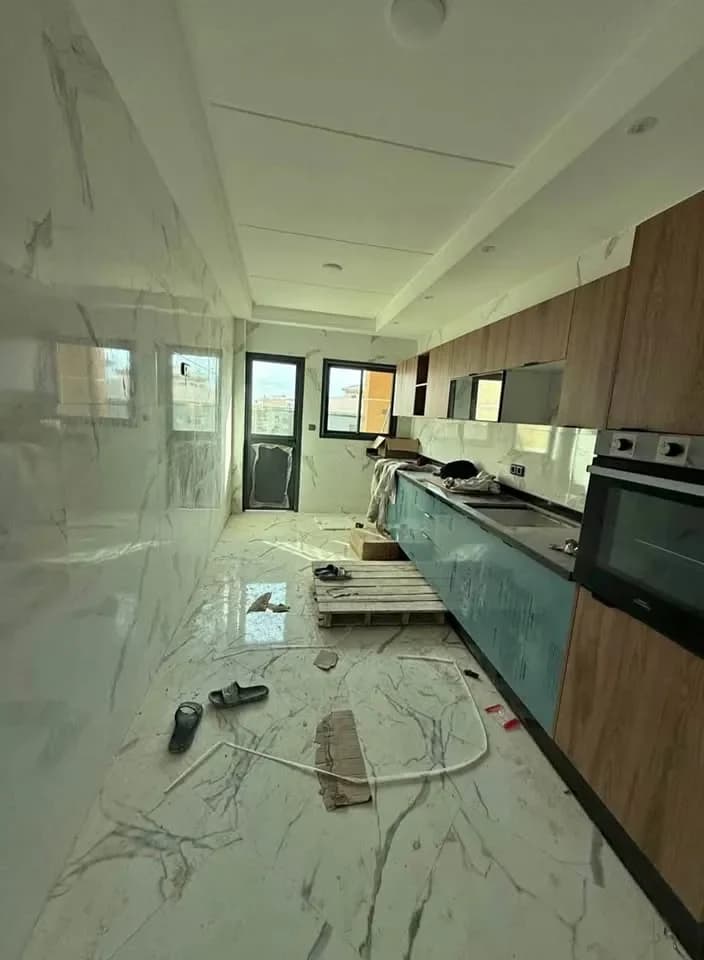 شقق فخمة للبيع بطريق عين شقف وواد فاس