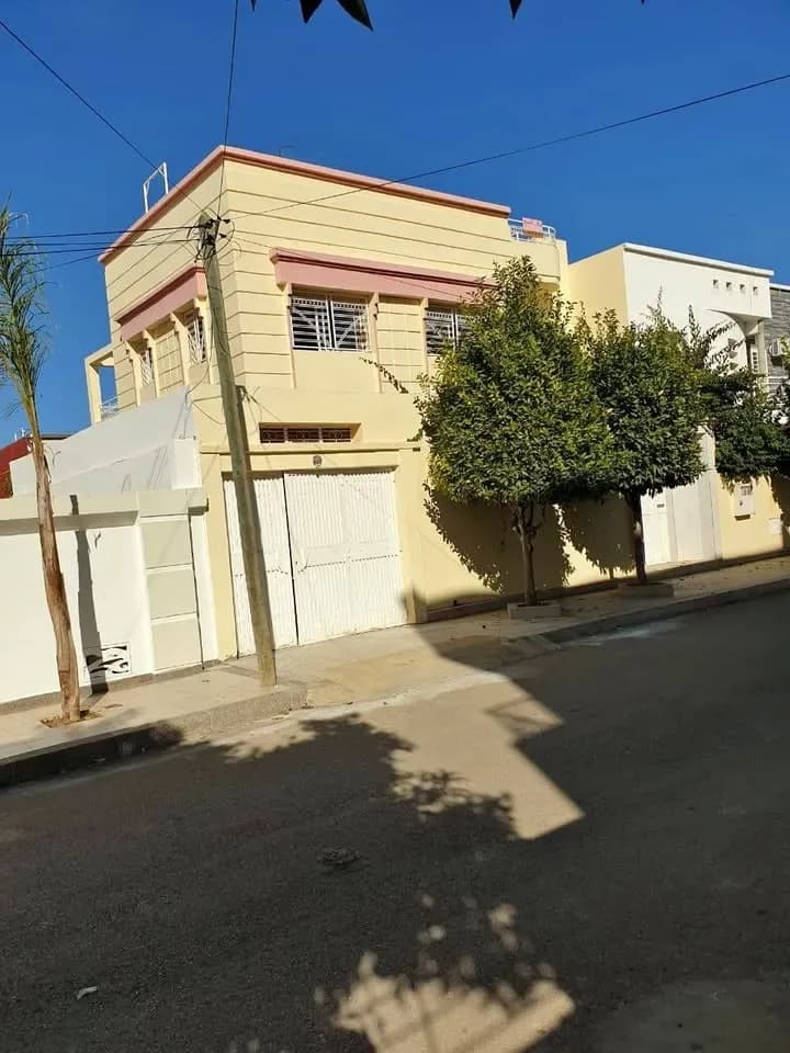 Villa jumelée ensoleillée à vendre - Quartier calme, Meknès